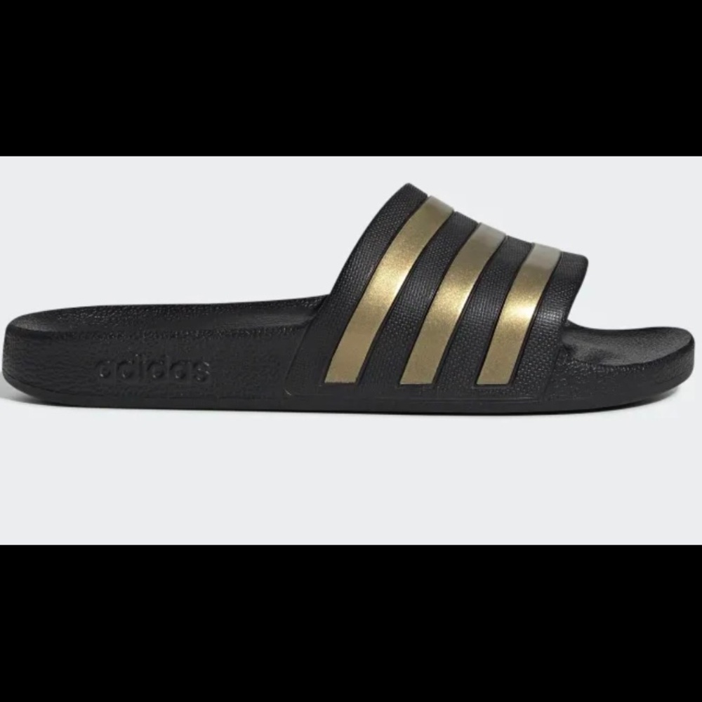 ADILETTE AQUA SLIDES

POST-SWIM SLIDES WITH ENHANCED CUSHIONING.